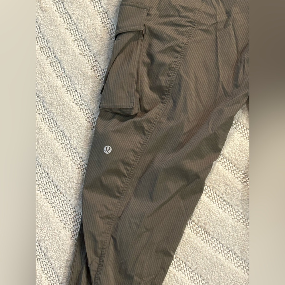 Lululemon Dance Studio Relaxed-Fit Mid-Rise Cargo Jogger in Army Green - S - Picture 9 of 12